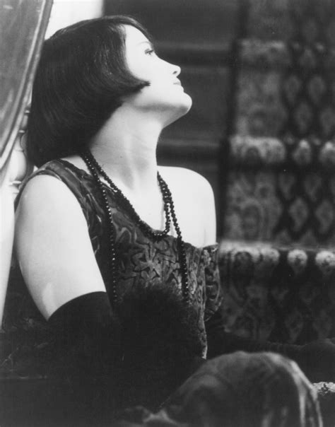 Jennifer Jason Leigh