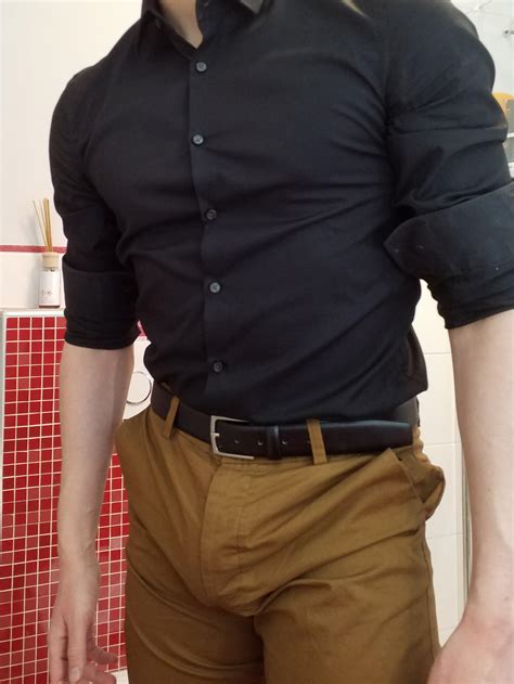 These pants make my cock look huge : r/SuitedMen