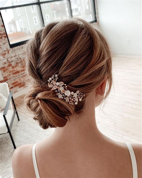 More textured styles are coming for those seeking thick haircuts for guys 21