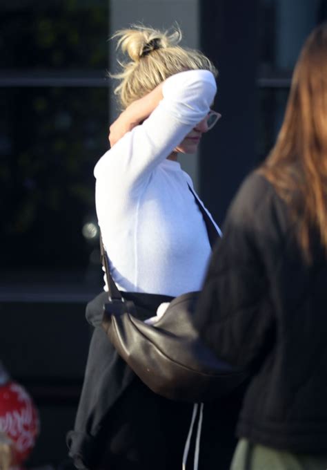 CAMERON DIAZ Returns from London in Los Angeles 01/02/2023 – HawtCelebs