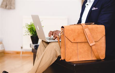 картинки : портативный компьютер, MacBook, человек, стул, весна, мешок ...