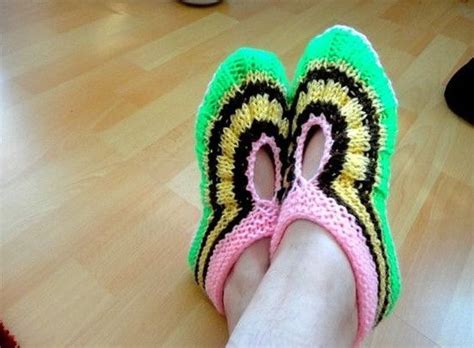 носки,тапочки | Knitted slippers, Knitting socks, Slippers