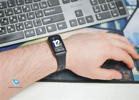 Mobile-review.com Обзор HONOR Band 6
