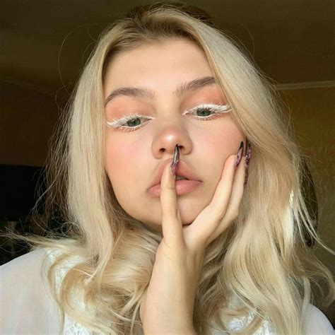 Ꮹʟαѕѕ Qυєєи ♕ | Pretty makeup, Edgy makeup, Makeup looks