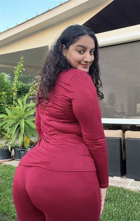 pin  deepa  pins   beautiful dresses  women curvy woman