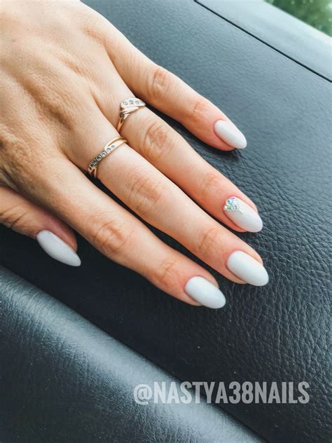 Белые ногти со стразами | Nails, Beauty