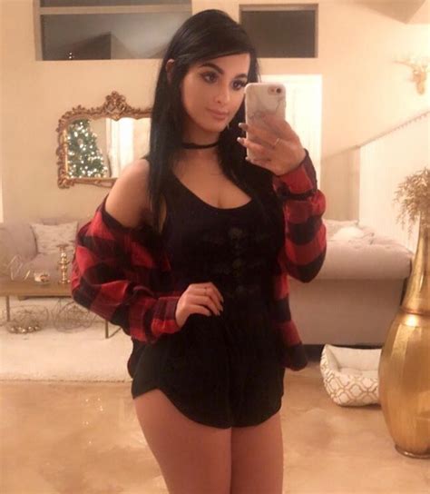 She is so hot! : sssniperwolfworship