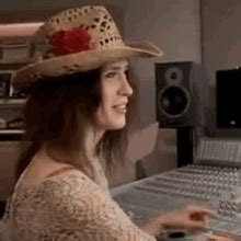 Imogen Heap Mmm Whatcha Say GIF - Imogen Heap Mmm Whatcha Say ...