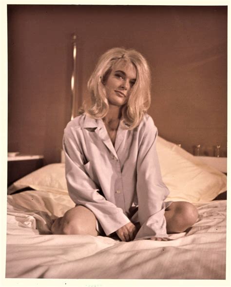 *m. Shirley Eaton as Jill Masterson | Shirley eaton, Bond girls, James