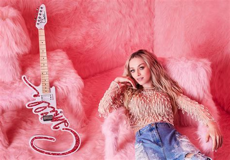 fans kunnen beginnen aftellen camille staat exact   jaar  het