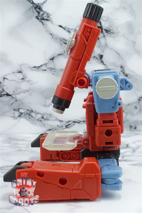My Shiny Toy Robots: Toybox REVIEW: Transformers Studio Series 86 Perceptor