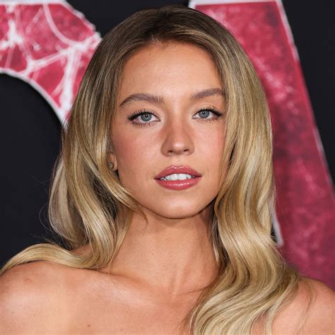 Sydney Sweeney Shows Off Her Famous Curves In A Web-Embellished Dress ...
