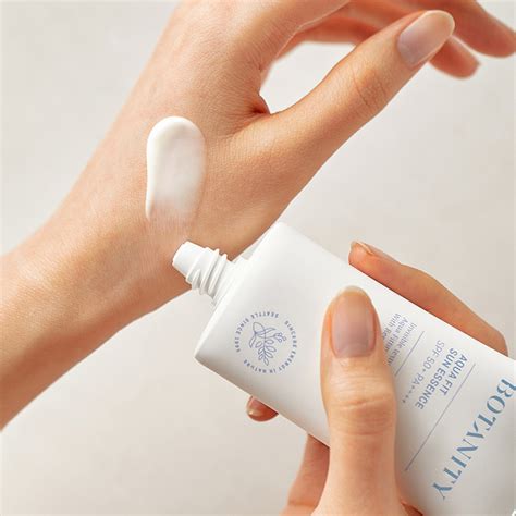BOTANITY Aqua Fit Sun Essence SPF50+ PA++++ 50ml | Best Price and Fast ...