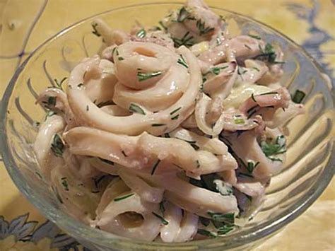 Простой салат из кальмаров - Вкусные вкусности