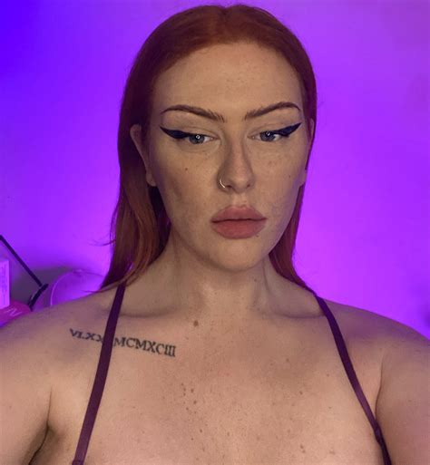 Mia Moore on Twitter: "@itssamanthaaaa_ only if you do me too 👉👈 https