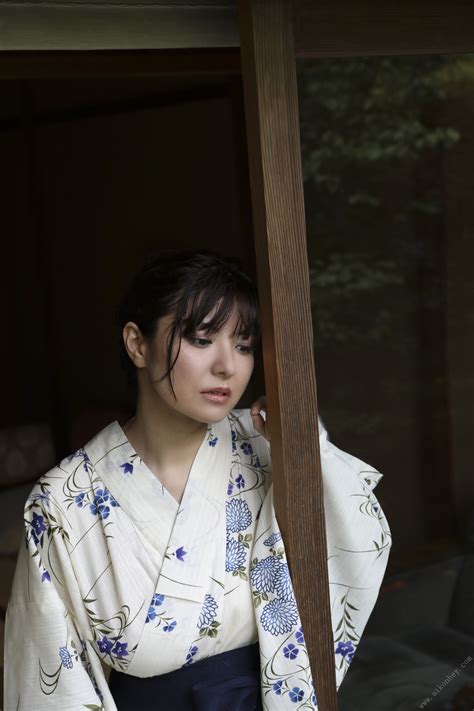 Miri Hanai "Unveiled! H Cup Naked Vol.2" FRIDAY Digital Photobook - V2PH