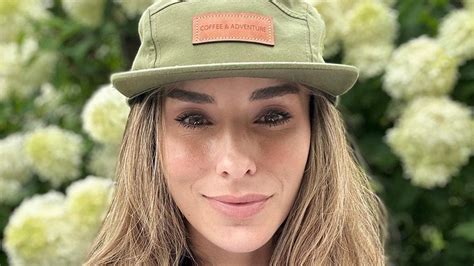 Premium See me live on breckie hill shower video Roundup