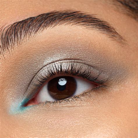 Osta CATRICE Tiny Treasures -luomiväripaletti Icy Whisper verkossa