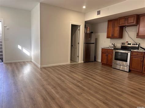 Hicksville, NY 11801 | MLS #L3583381