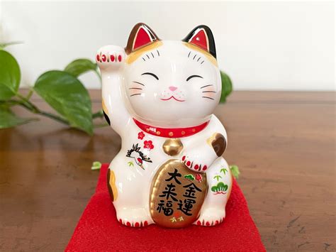 Japanese Lucky Cat Statue, Maneki Neko Figurine, Beckoning Waving Cat ...