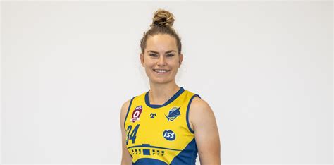 Krystal's AFLW career reborn after motherhood | Bond University | Gold