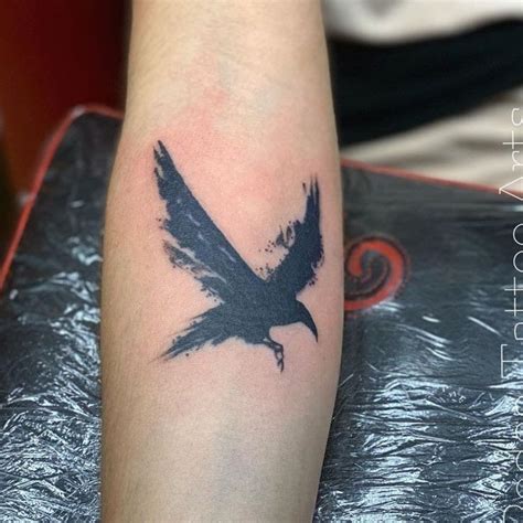 Med Tech. Запись со стены. | Crow tattoo design, Black crow tattoos, Crow tattoo