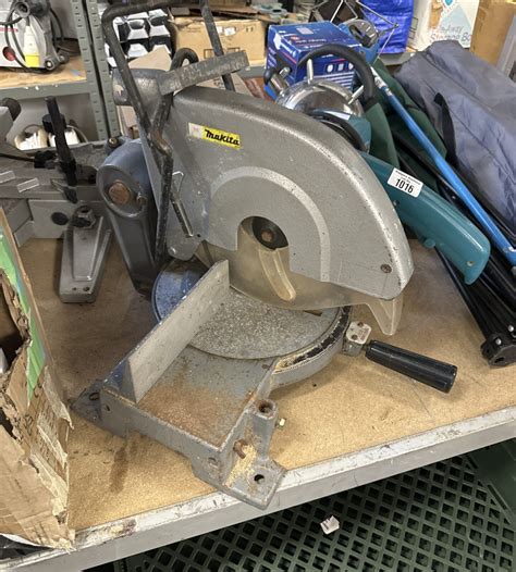 Makita 2400b chop saw – Badgers Auctions