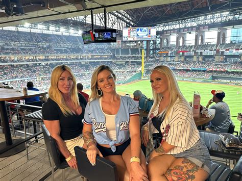 TW Pornstars - FitwifeJewels. Twitter. ***Hotwives at the Game