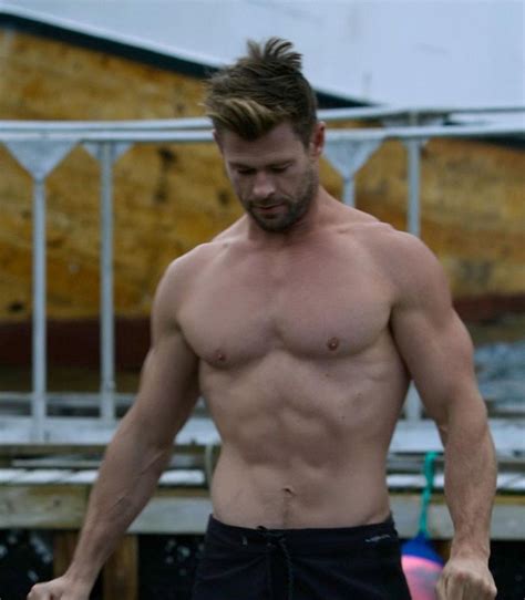 chris hemsworth chris hemsworth shirtless chris hemsworth body