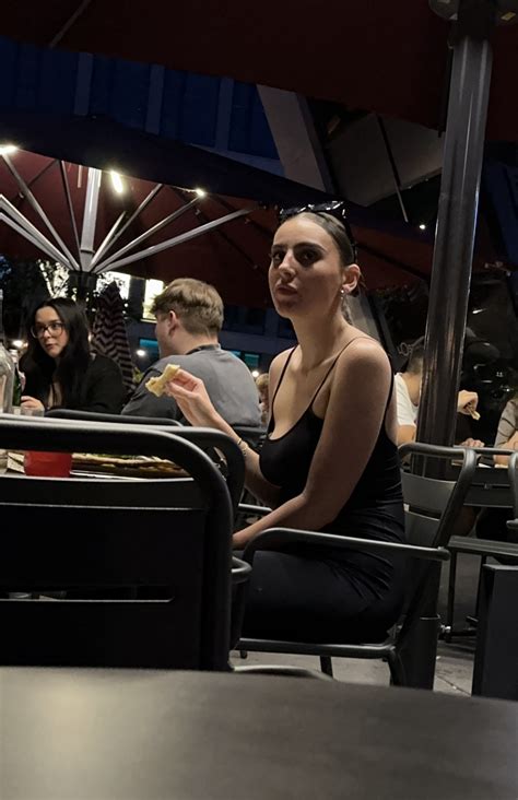 Huge Tits in wonderful tight dress at the raustarant - boobs - Forum