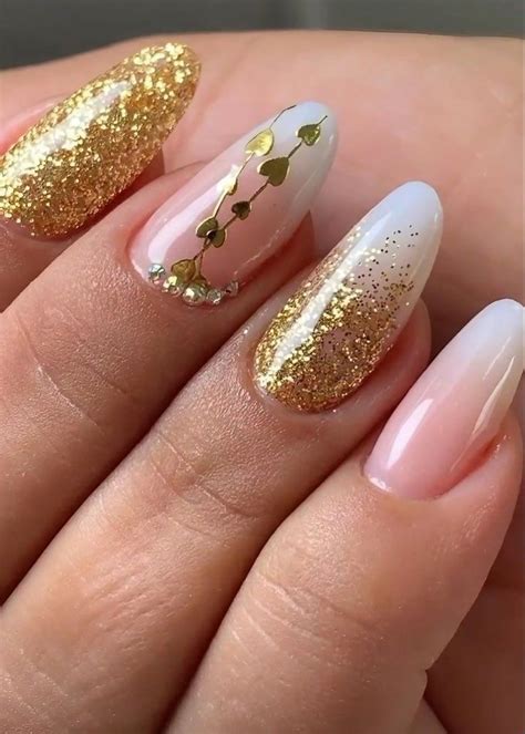 Unha Em Gel Decorada Dourada - Unha dourada com corações|unha decorada chique|unha de festa,casamento ...
