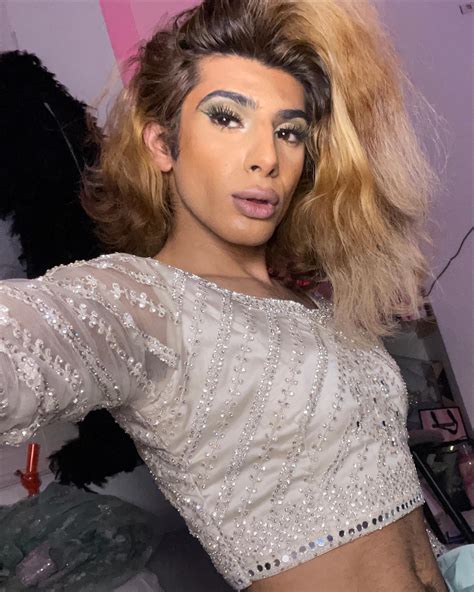 shy on Twitter: "Serving desi pt2 🤩🤩 #desi #saree #cd #trans #asianboy