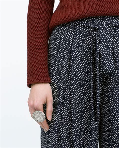 Pin de Venneeece en шмотшмот | Zara mujer pantalones, Moda, Moda para niñas