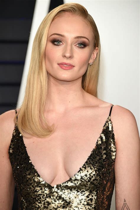 Sophie Turner - 2019 Vanity Fair Oscar Party • CelebMafia
