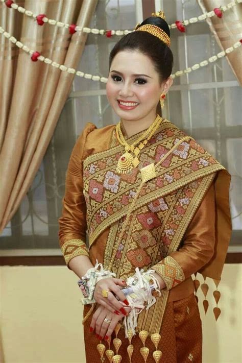 Lao bride | Laos clothing, Fashion, Asian outfits