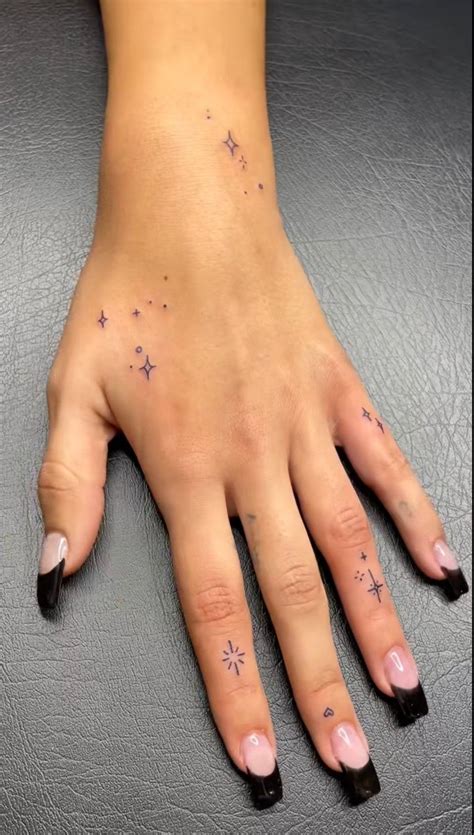 hand tatoo | Hand tattoos, Minimal tattoo, Hand and finger tattoos