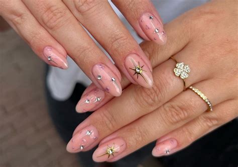 ideias de unhas de gel decoradas  delicadas