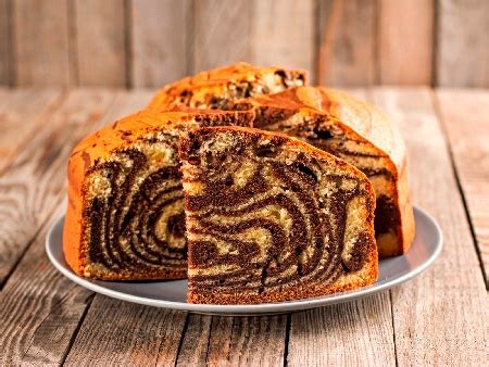 Класически кекс зебра с грис, кисело мляко, сода и какао