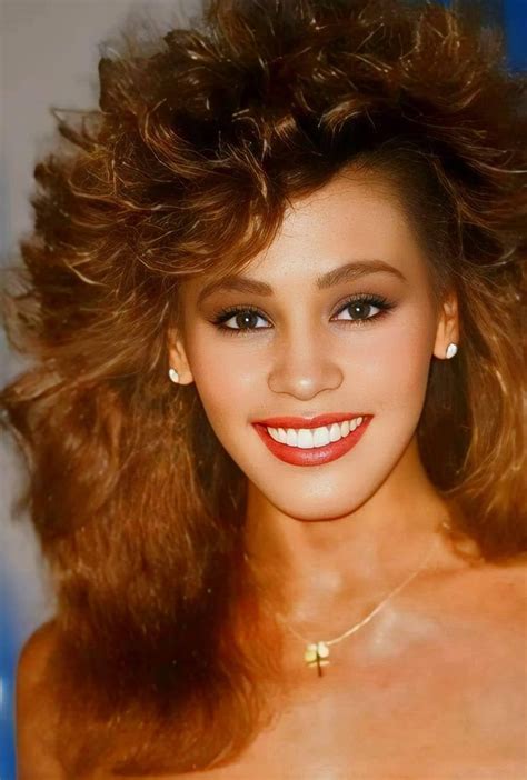 Pin by Sarah Cole on THE QUEEN WHITNEY HOUSTON ️🎤 ️👑💄 | Whitney houston