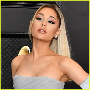 Ariana Grande Signs With New Manager After Leaving Scooter Braun ...