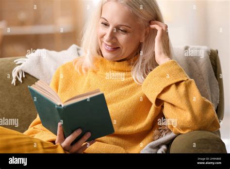 Woman read autumn portrait mature hi-res stock photography and images