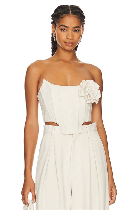 Elegance Redefined: Jennifer Lopez Dazzles in Cream Chic - WornBy.co.uk