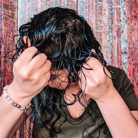 How To Know If You Have Curly Hair Or Wavy Hair