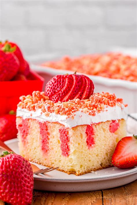 strawberry poke cake recipe 4