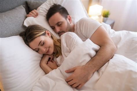 O Que É Dormir De Conchinha - Dormir de conchinha faz bem? Veja 3 benefícios