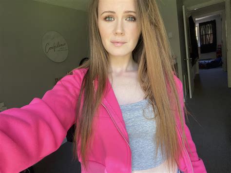 Brunette’s with blue eyes 😍 : r/selfie