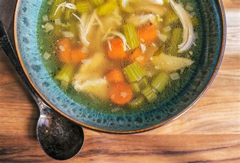 Настоящий куриный бульон по-еврейски: классика ашкеназского стола