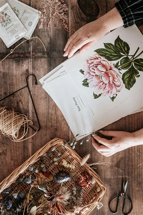 Garden gloves with floral print together with pruner and twine · Free