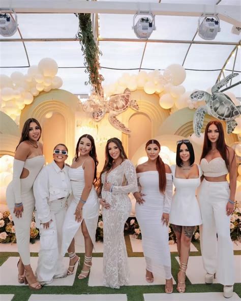 •Laury Saavedra° | Familia 🙏🏻 ️. @anuel #marketingdigital | Instagram