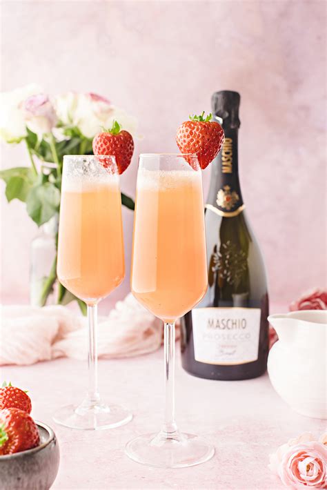 How-to-Garnish-a-Mimosa-Recipe-for-Strawberry-Mimosas | Good Life Eats